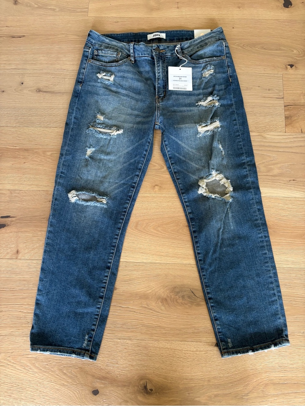NWT JBD. Highrise Relaxed Skinny Jeans, Distressed, Medium Denim, 31